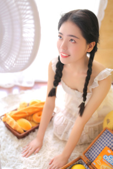 董洁反穿瑜伽裤直播被疑擦边